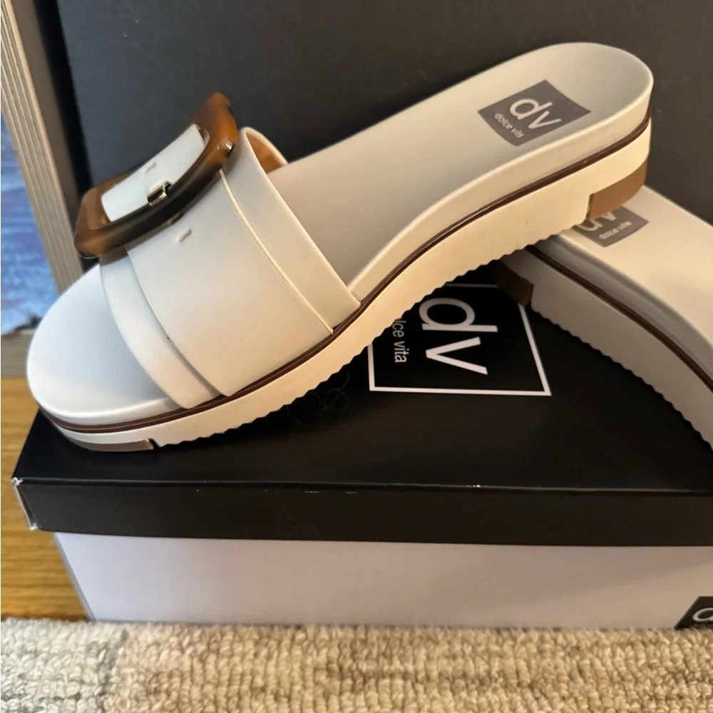 Dolce Vita Cayden Ivory slip on sandals - Picture 4 of 6